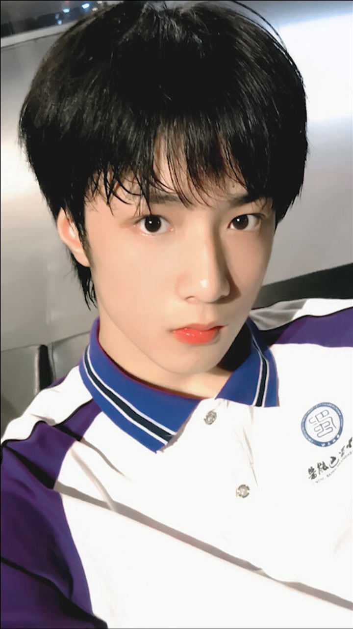 当刘耀文遇上寸头,一个造型记一辈子!这样的限定"吻文"太可爱了