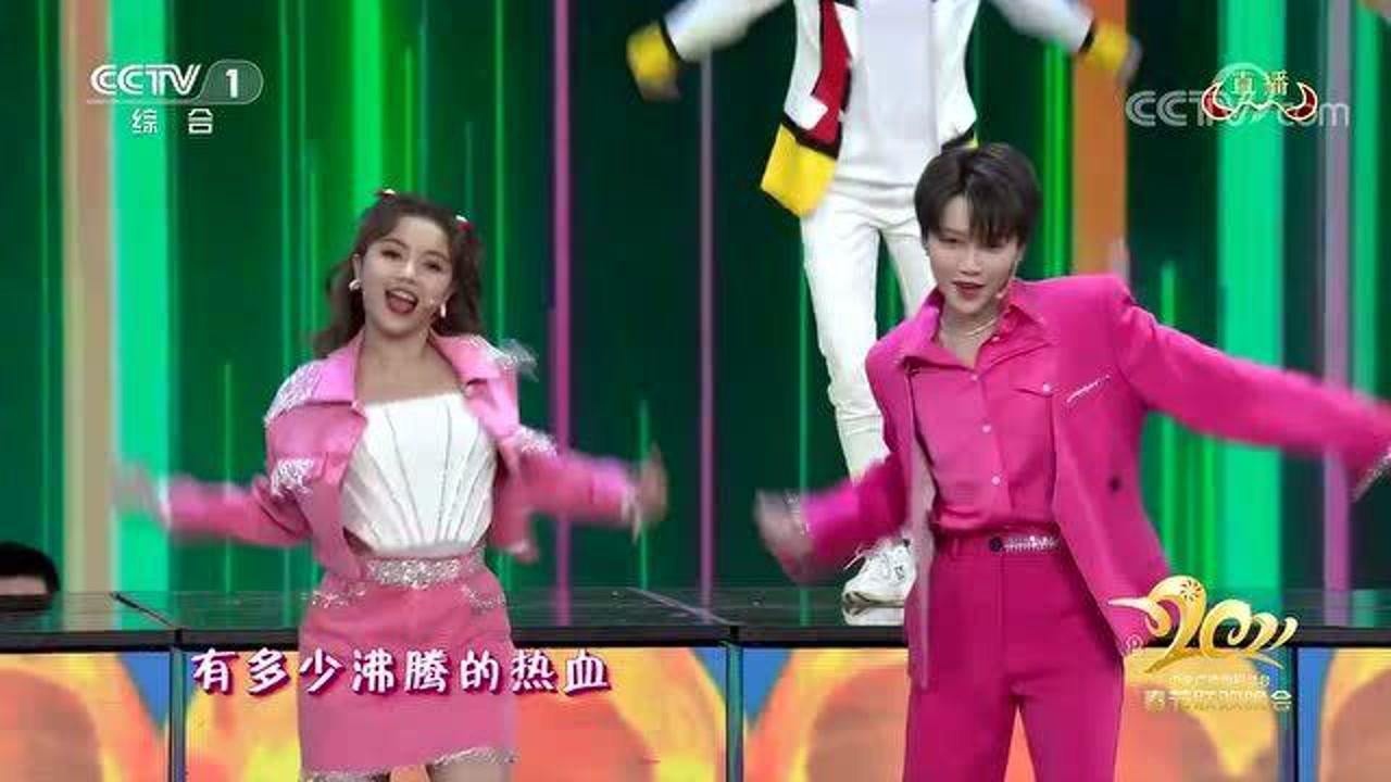 2021春晚李现等群星演绎奔跑的青春活力无限