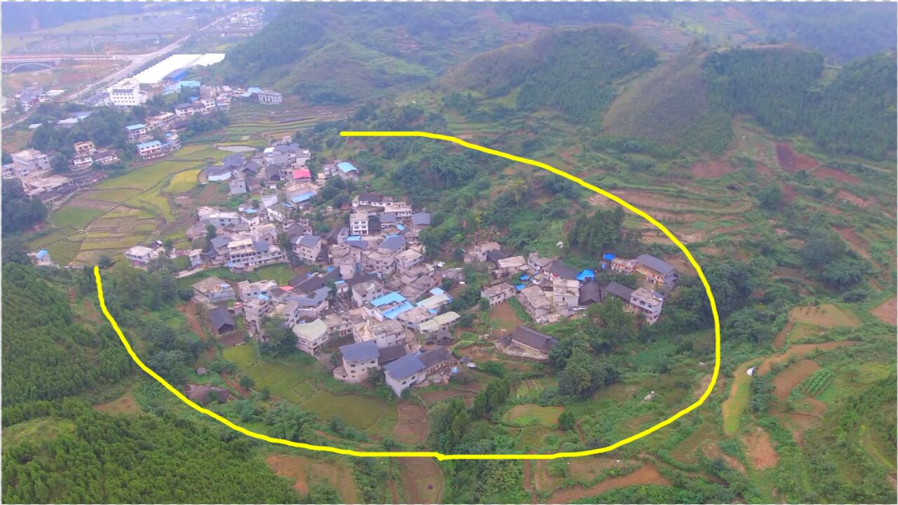 这个小村庄三面环山,中间只有一个大开口,简直就是风水宝地!