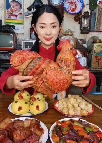 大公鸡 蒸着吃 可真香啊蒸个公鸡馒头 真的吃出了鸡肉的味道