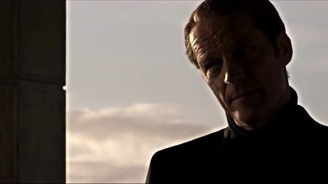 生化危机来袭爱丽丝最终消灭了邪恶博士变回了人类的模样