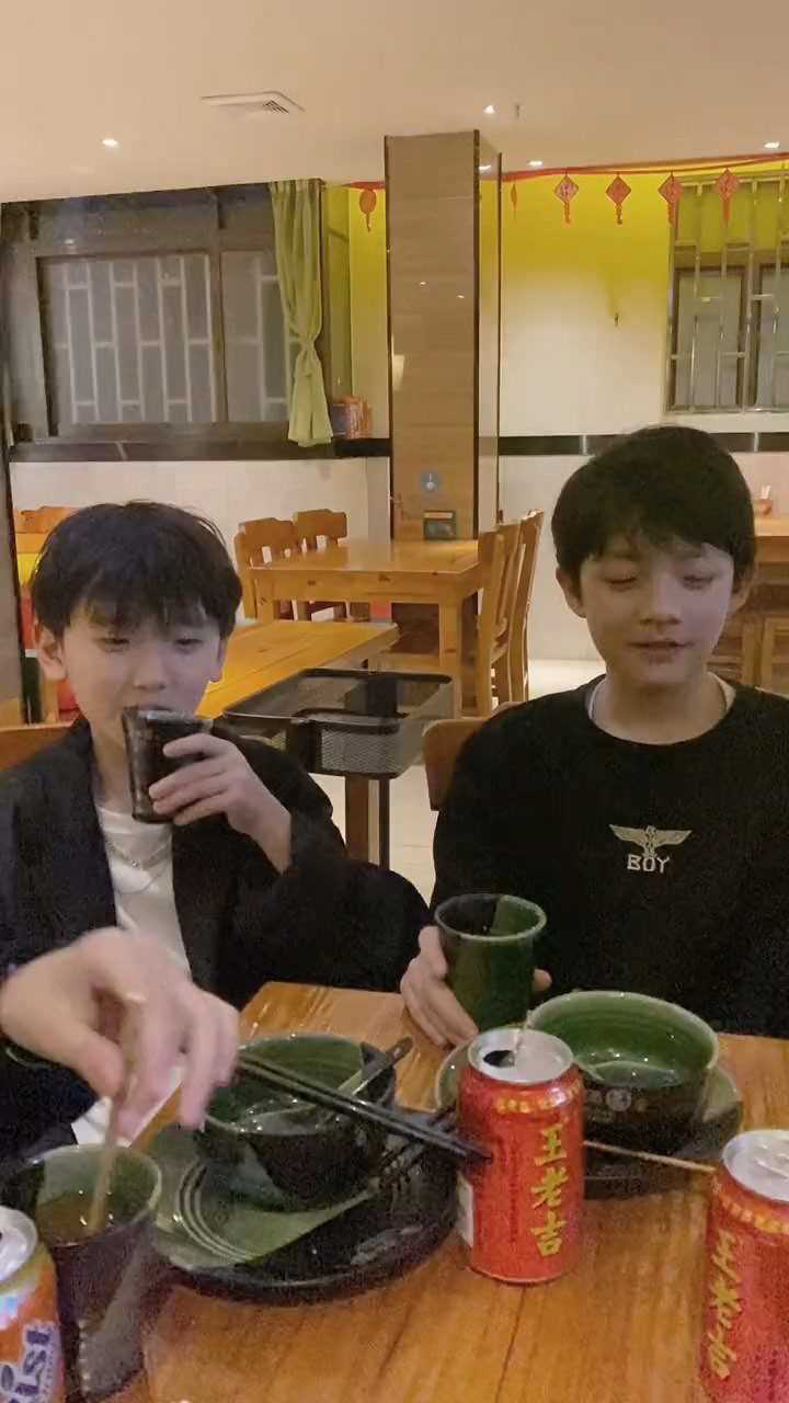 被玩坏的梅尼耶碰杯