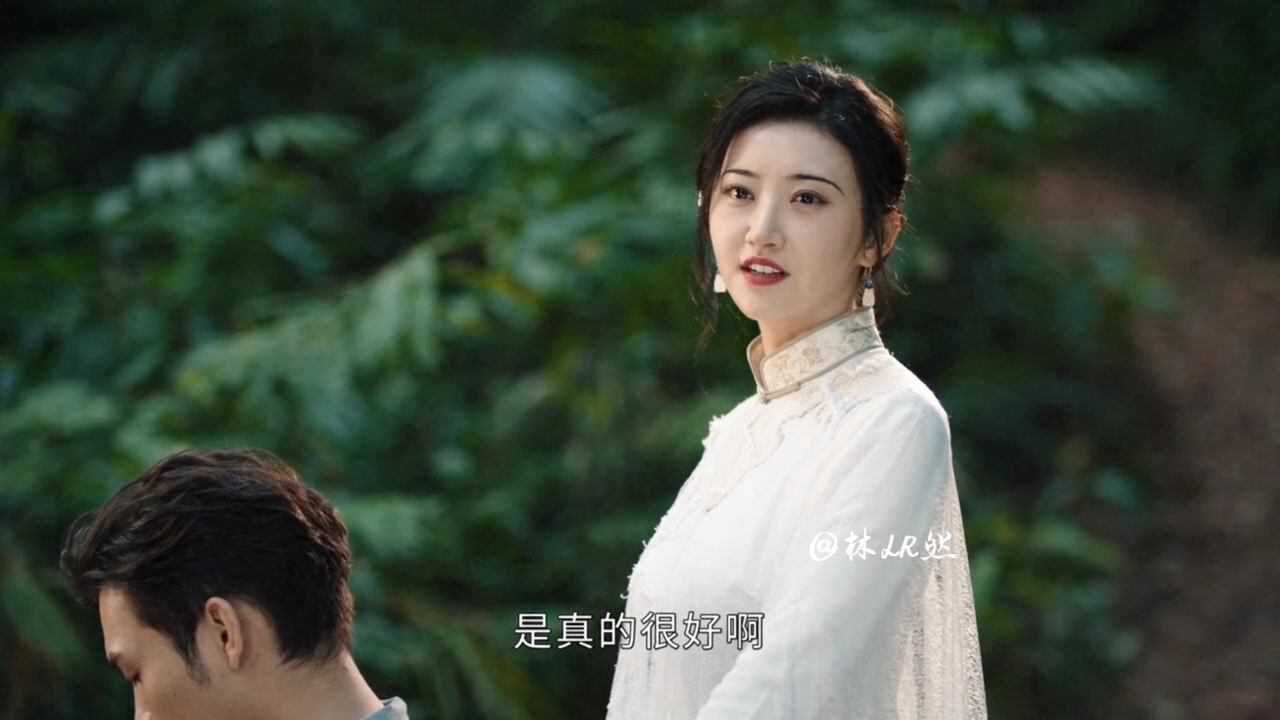 司藤带着秦放做回了擎天树和白藤