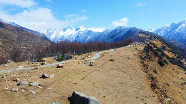 航拍四川海子沟与日隆镇远处高山高耸入云