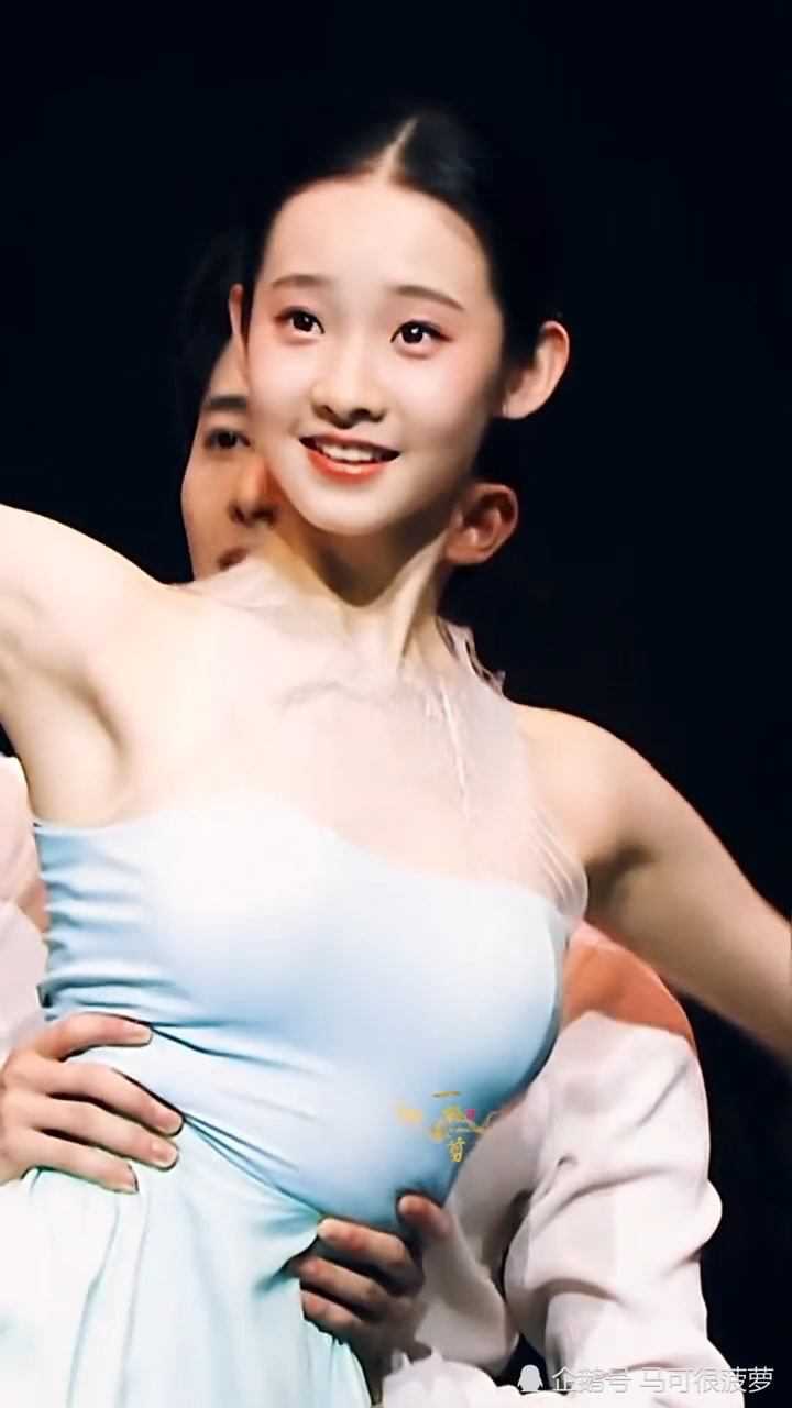 张艺凡的舞蹈太美了让人赏心悦目