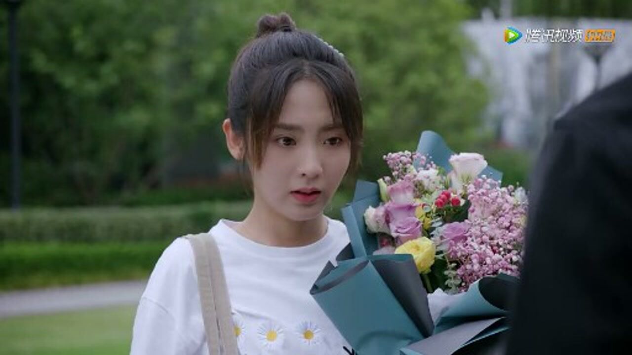 乌鸦小姐与蜥蜴先生:姜小宁哭了,顾川给姜小宁递手帕