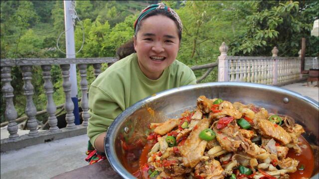 苗大姐3个女人一台鸡,鸡鸡蛙蛙吃个不停,一个比一个吃得厉害