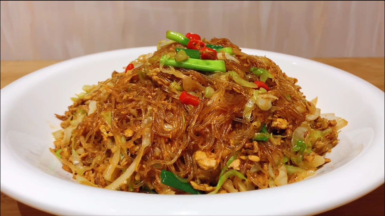 饭店的包菜炒粉丝原来是这样做，难怪炒粉丝总粘锅