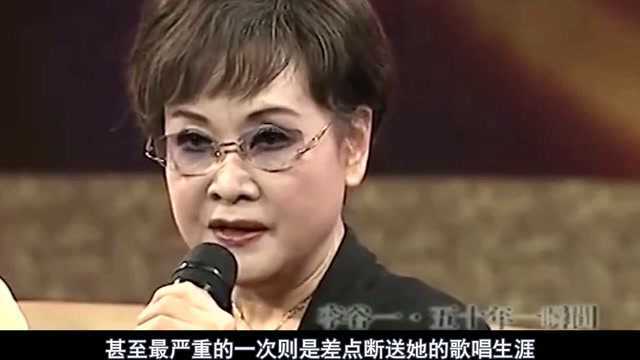 国家队李谷一全家首曝光,77岁与丈夫同台似父女,二婚称愧对丈夫