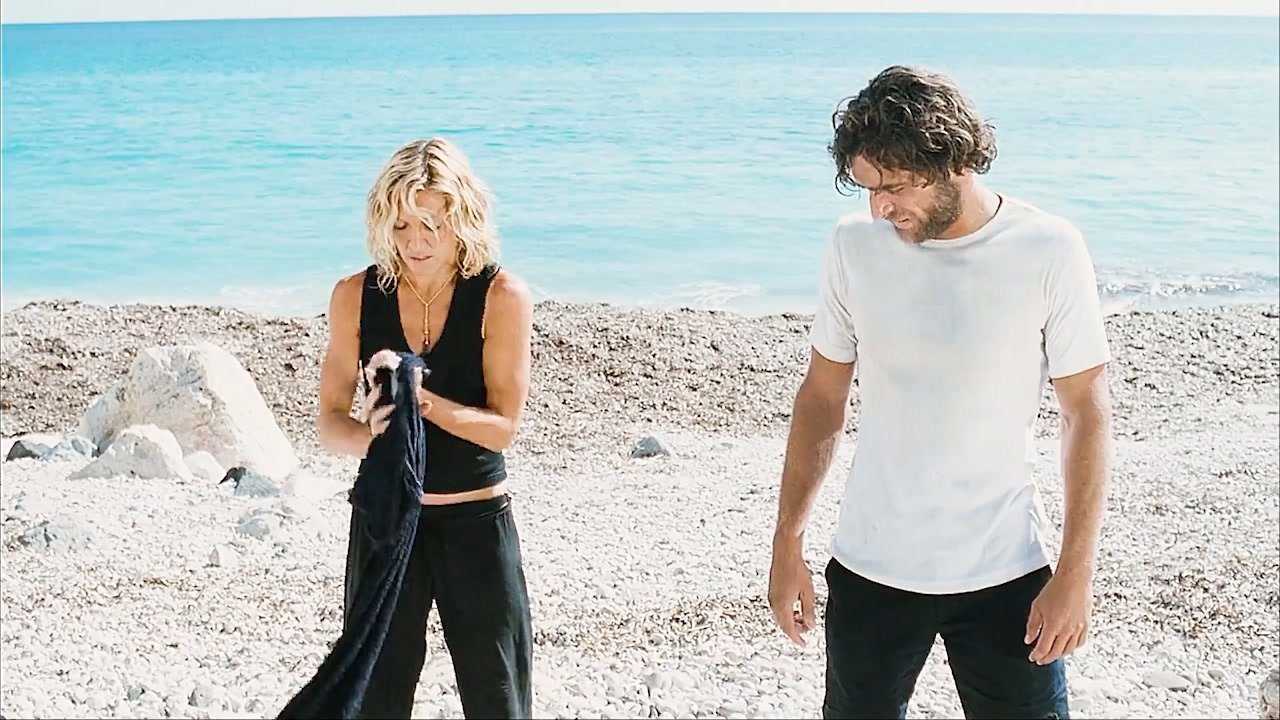 浩劫妙冤家:富婆沦落荒岛,为一口食物,被男子当奴隶使唤!