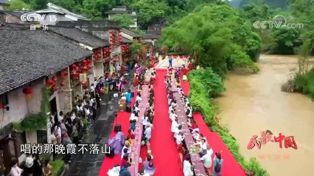 歌声里的中国:乌兰图雅《欢乐的歌儿唱起来》