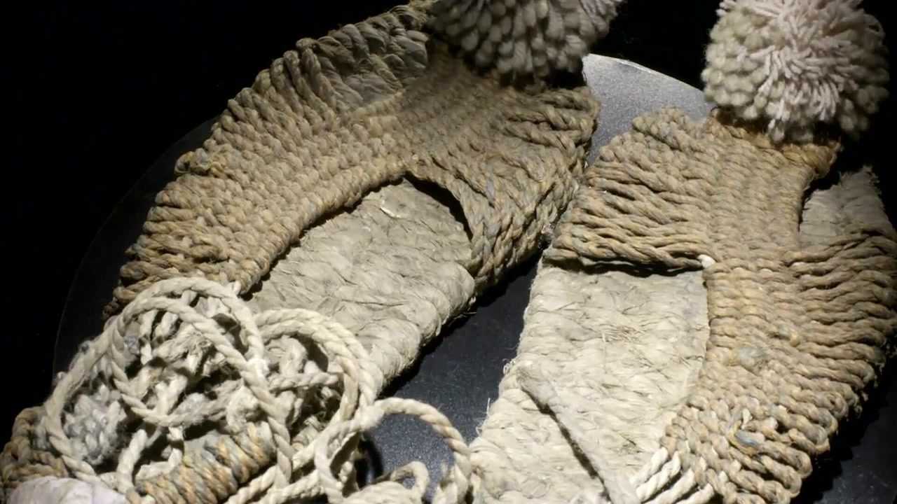 纪念馆里的党史一双珍贵的绣球草鞋