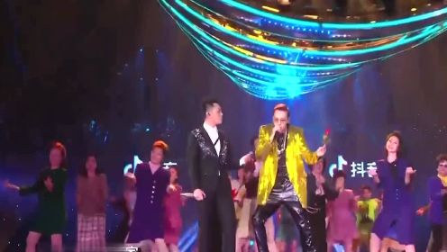 明星热舞：陈伟霆现场大跳野狼Disco，男神出场绝不一样，嗨爆全场 !