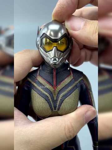 今天来玩玩ht的黄蜂女玩具