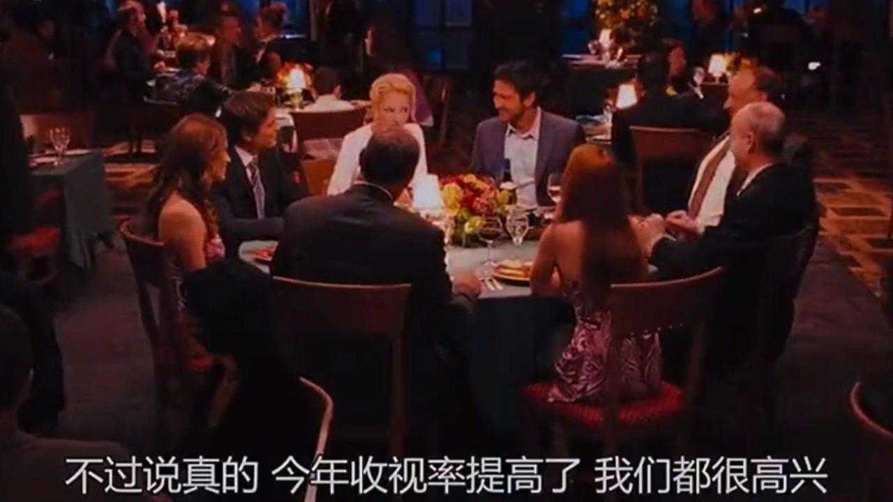 美女穿“震动内裤”参加聚会，不料遥控器还给掉了！_高清