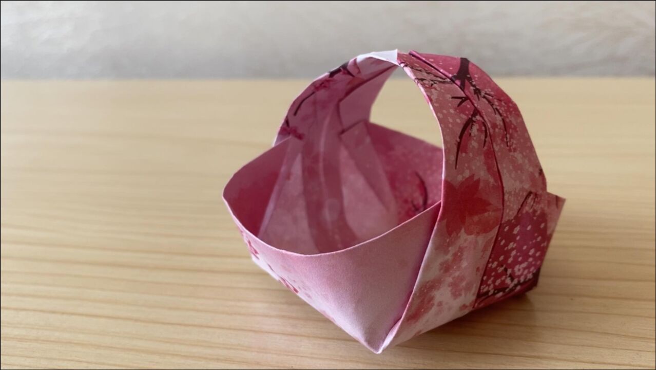 手工折纸教学,一个漂亮的"小篮筐"!