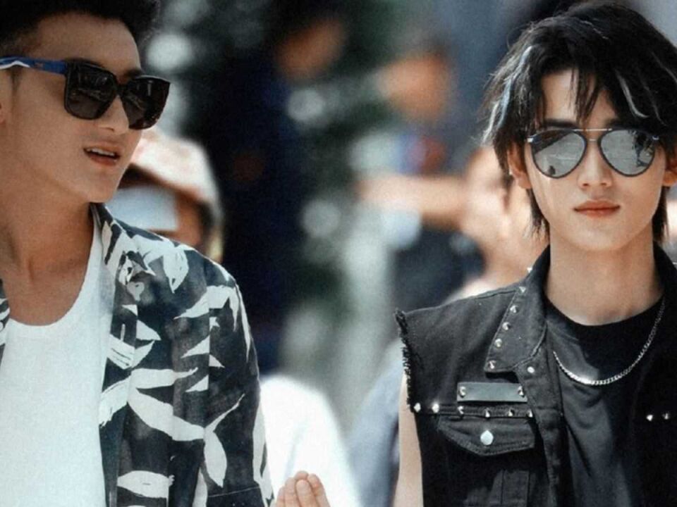 黄子韬宋亚轩关系有多好不仅养一样的狗连上厕所都要约着一起去