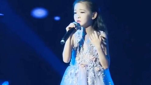 天王也想不到吧！9岁小女孩唱《亲爱的小孩》，比他还要撕心裂肺！