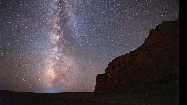 震撼!新疆大海道无人区的壮美星空