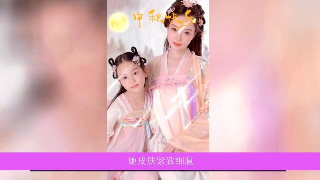 李小璐晒母女合照,俩人古风打扮似姐妹,母女颜值逆天!