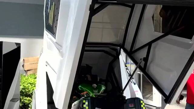 骑士小哥哥最近的新发明,摩托车移动车库,大家觉得实用性如何?