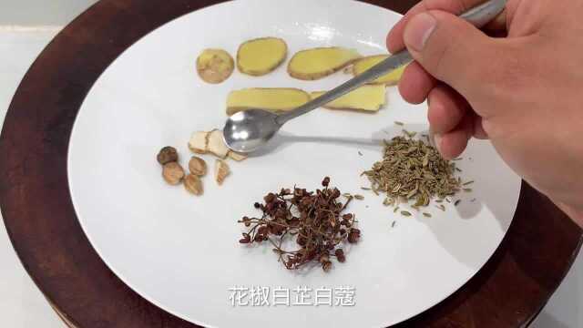 大厨分享传统清汤羊蝎子做法,汤白肉香,吃完肉再喝汤全身都暖和