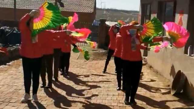 七甲山村舞动人生团队拜新年