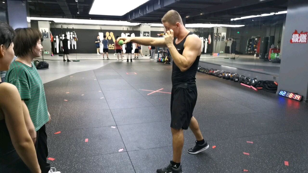 拳击魅力,洛马琴科师弟演示小球训练