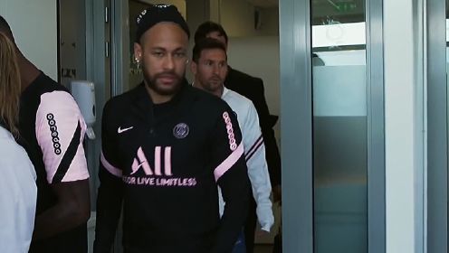 梅球王到巴黎的第一天，内马尔带着梅西认识新队友