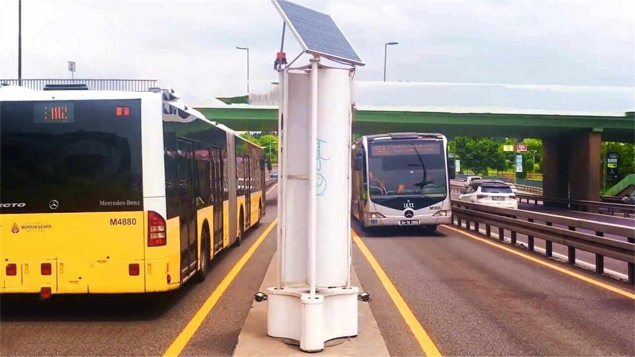 风力发电机能被建在马路上?开着汽车走过就能发电,有何神奇?