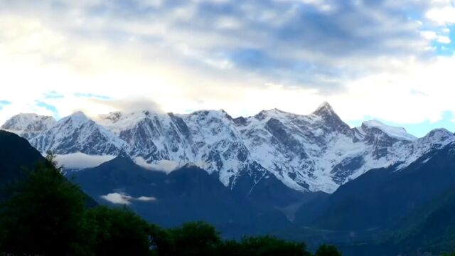 班得瑞一首经典纯音乐《雪之梦》,配上雪山美风景令人心旷神怡