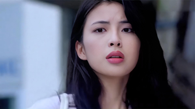 记得当年的霸王花嘛?性感美丽的叶子楣在罗美薇面前,显得土气