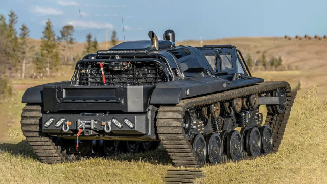 速8同款全地形越野车,翻山越岭不在话下,就是油耗有点惊人!