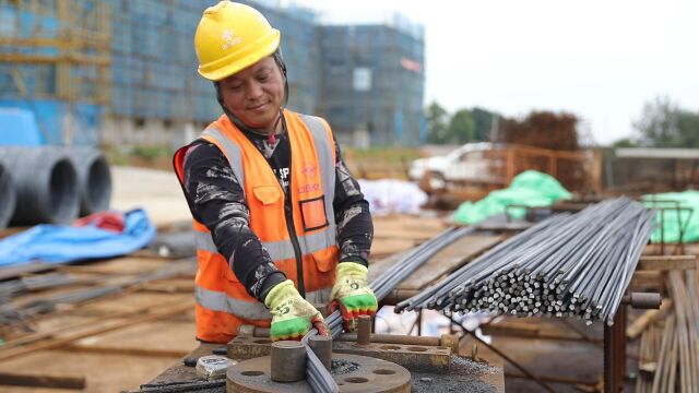 《福建新视野》党建引领行动落实 为施工生产持续赋能中国交建四航局福州滨海快线