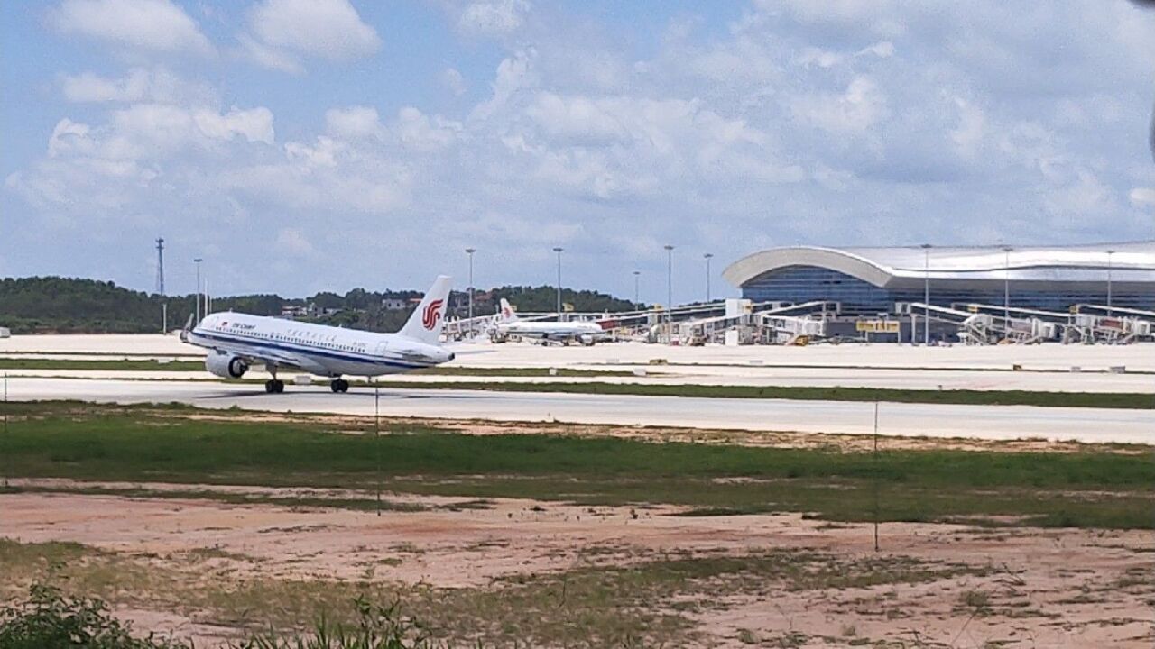 廣東湛江吳川機場,實拍國航飛機a320起飛,太震撼了!