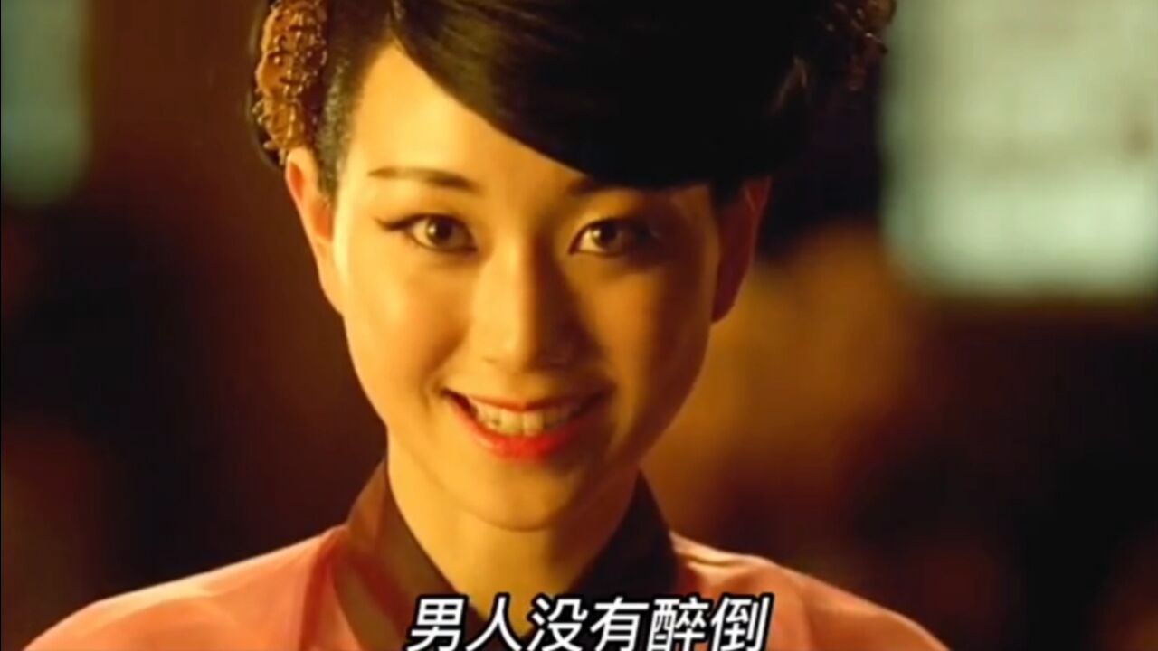 男人每喝一壶酒女人就要脱掉一件衣服_高清