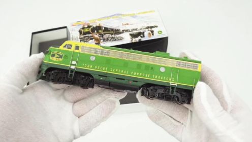 托马斯火车玩具系列：绿色的漂亮的玩具小火车来了