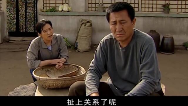 暖春:小花沦落成孤儿,村长自责担心小花,怎料妻子怕惹祸上身乡村