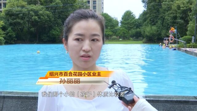 “海豚计划”免费学游泳 小区物业经理当“教练”