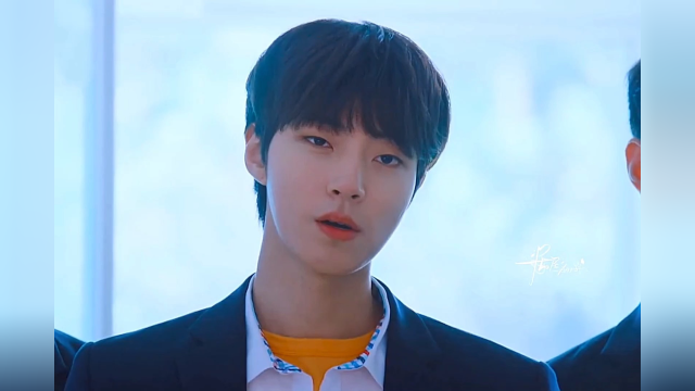 他来了他来了!带着校霸的专属宠爱走来了#韩剧 #再次十八岁 #黄寅烨