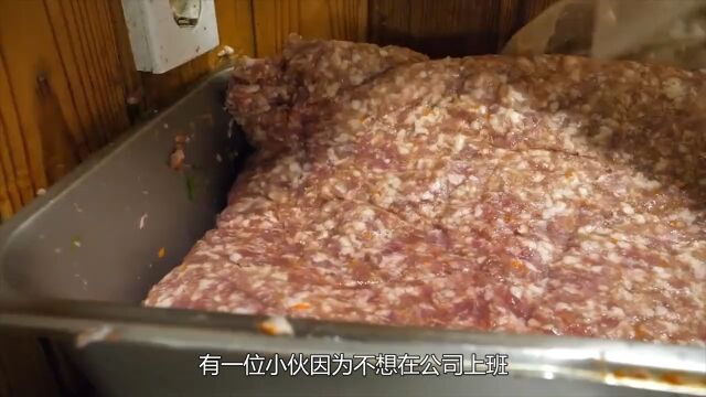 小伙创业卖“手打牛肉球”,一次煎75个不够抢,一天卖出5000多个