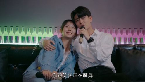 来听嘉伦唱歌啦，听不腻的那种❣️❣️