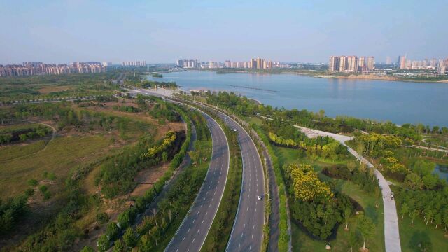 驻马店市学院路沿湖美景宜人宜居