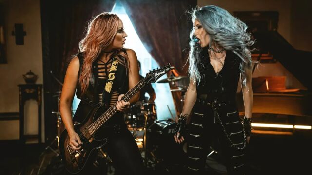 NITA STRAUSS  The Wolf You Feed ft. Alissa WhiteGluz 