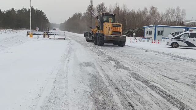 不舍昼夜!全力保障干线公路雪中路通、雪停路畅