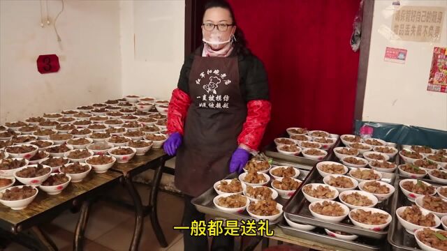 重庆美女远嫁河南做扣碗,租仓库腌芥菜,顾客一次要2000碗,豪横 #猪肉 #寻找年味 #扣碗 #我的年味故事