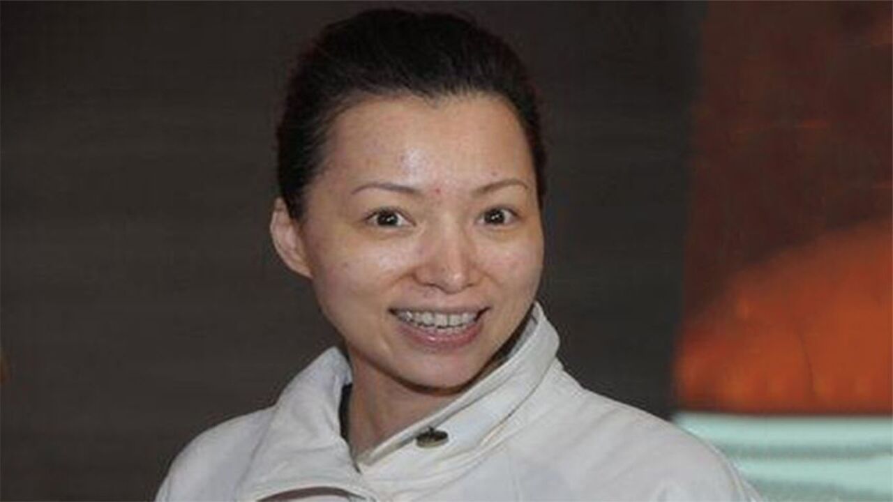 原来董卿真人长这样?看到她的素颜后,网友直呼这是央视一姐吗?