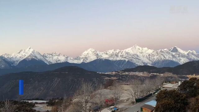 云南梅里雪山现“日月同辉”壮美景观