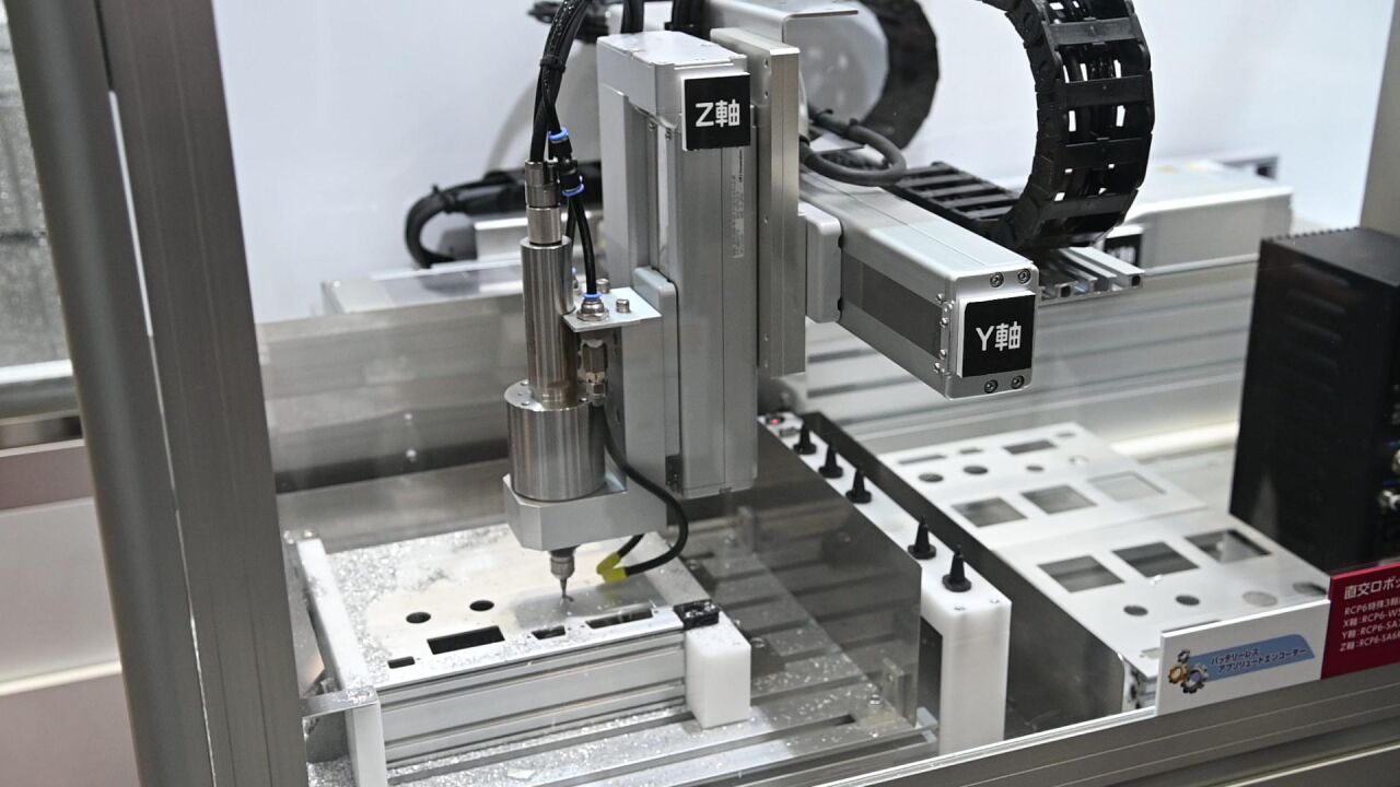 机械手想要实现高精密切割,钻孔,倒角功能,可加装日本nakanishi自动换