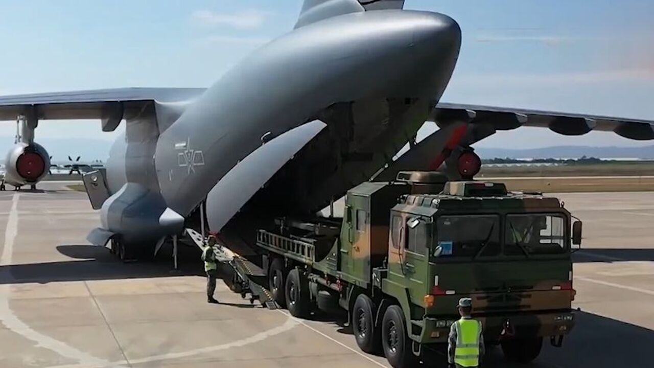 快速部署!运20首次空运装载红旗22防空导弹 辗转至大漠实弹发射